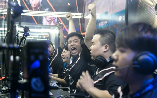 丘库埃梅卡正式转会多特后，切尔西今年夏窗将实现盈利